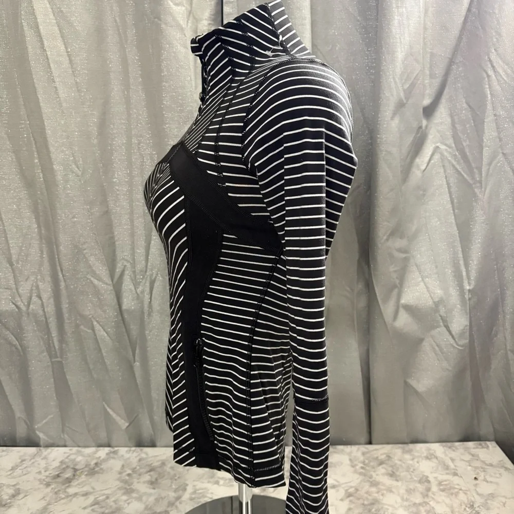 Lululemon Black and White parallel Define Jacket - Picture 4 of 15